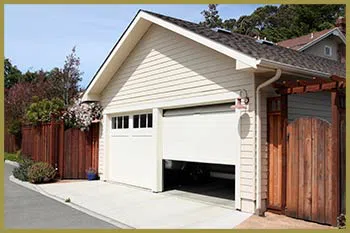 Metro Garage Doors Stoneham, MA 781-527-5330 - serv-sid-res-gdr-19m